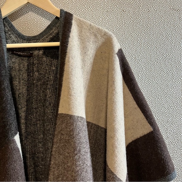 OS Do Everything In Love Blanket Poncho - Picture 2 of 7